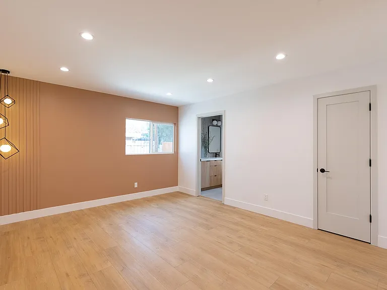 5456 Sale Ave — Photo 3