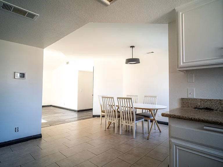 837 Sunrise Ct — Photo 12