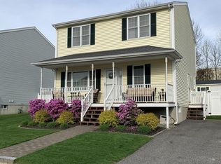 76 Evelyns Way, Fall River, MA 02724