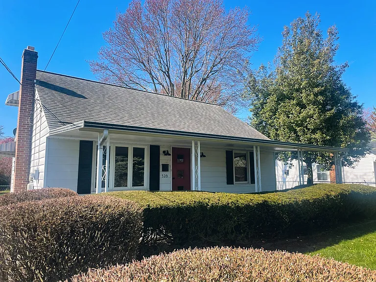 328 W Main St — Photo 1