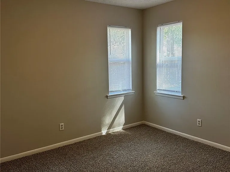 6915 Skyhawk Dr — Photo 12