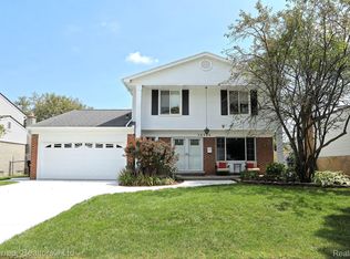 36326 Bagdad Dr, Sterling Heights, MI 48312