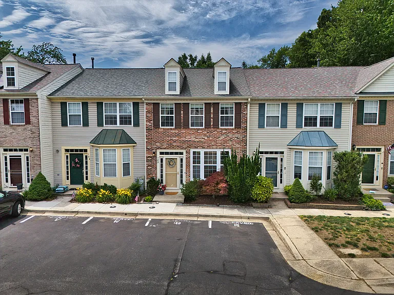 149 Quiet Waters Pl — Photo 2