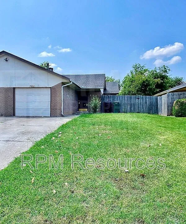 7002 Woodlake Dr
