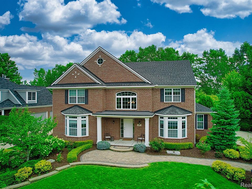 1st image of 647 Aylesbury Ct
