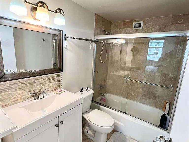 905 Brickell Bay Dr #1422 — Photo 24