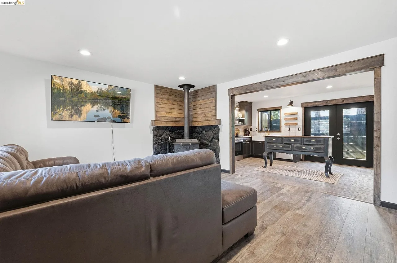 20568 Chief Fuller Way — Photo 2