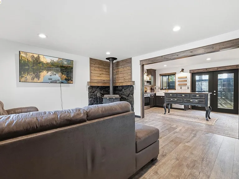 20568 Chief Fuller Way #B — Photo 2