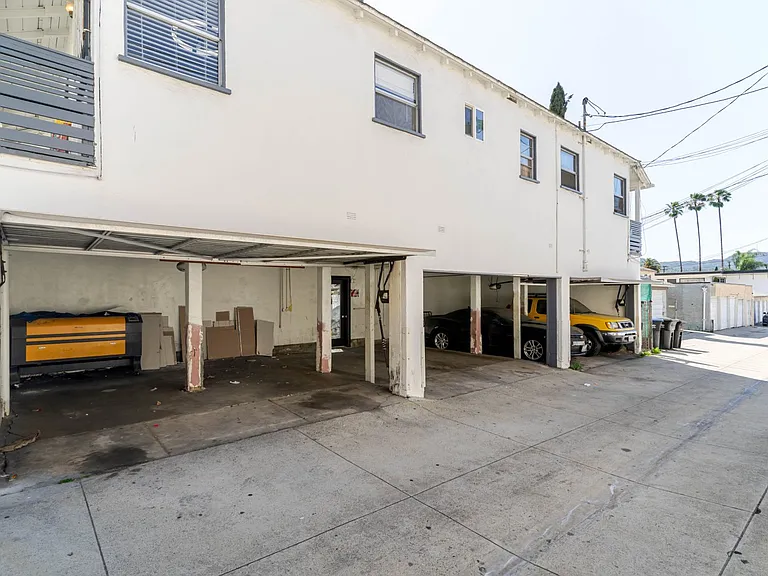 1049 Western Ave #B — Photo 15