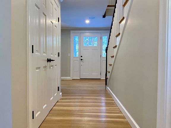 Front foyer/Front door