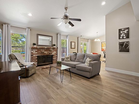 5th image of 2750 Hillcrest Dr