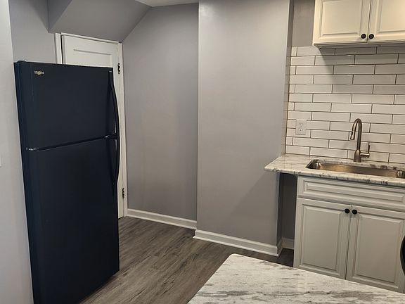 3rd image of 2065 Colvin Blvd #1