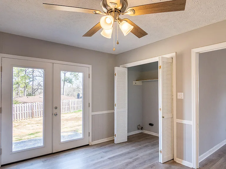 2115 Oakleaf Ct — Photo 8