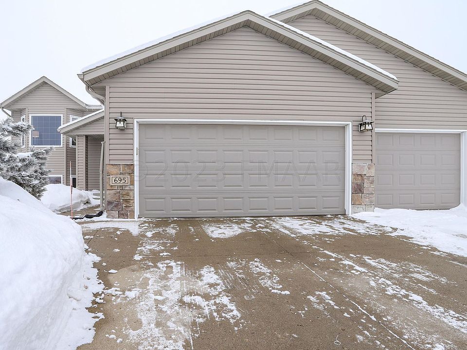 1st image of 695 Wyndemere Dr