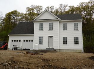 334 Deerfield Ridge Dr, Groton, CT 06355