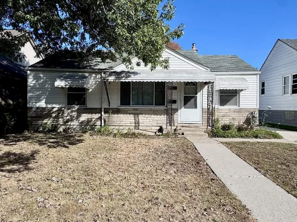 21527 Bon Heur St, Saint Clair Shores, MI 48081