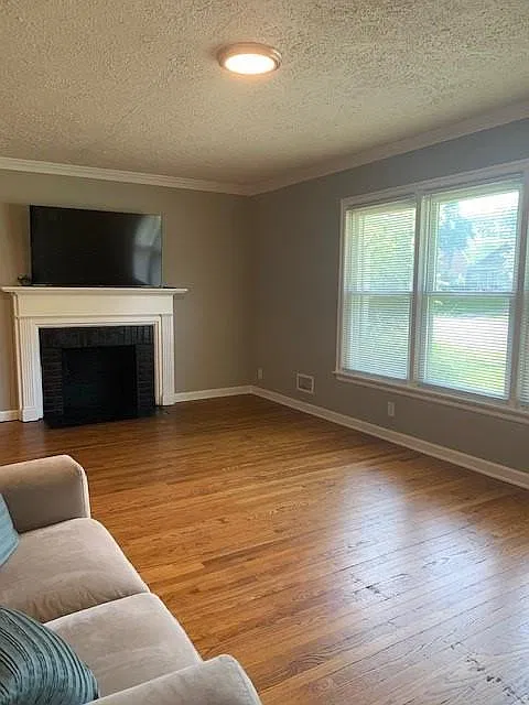 3 bed, 1500 sqft, $2,912 — Photo 2