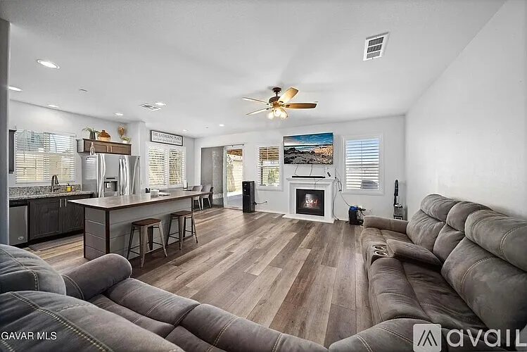 4 bed, 1820 sqft, $2,900 — Photo 3