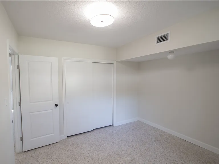 504 Altaloma Ave — Photo 8