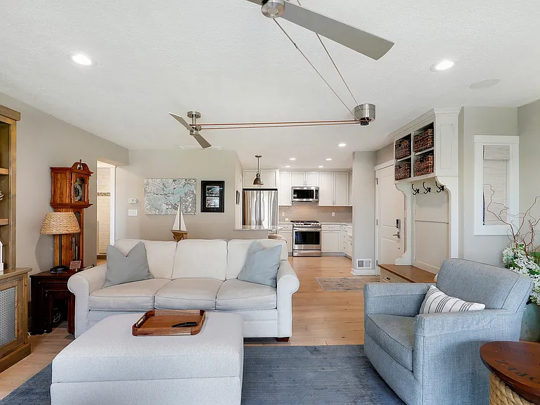 411 Lake St — Photo 16
