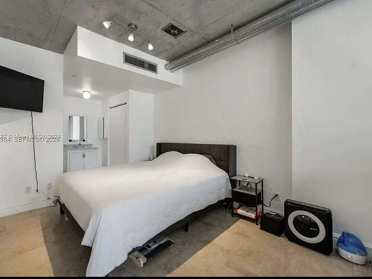 690 SW 1st Ct #1022 — Photo 5