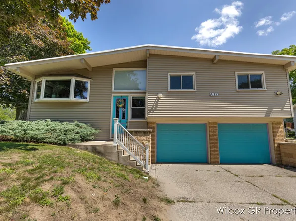 1819 Westwood Dr NE, Grand Rapids, MI 49525