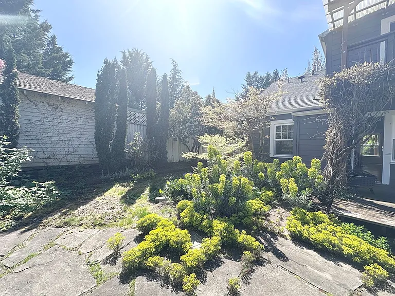 1928 NE 64th Ave — Photo 13