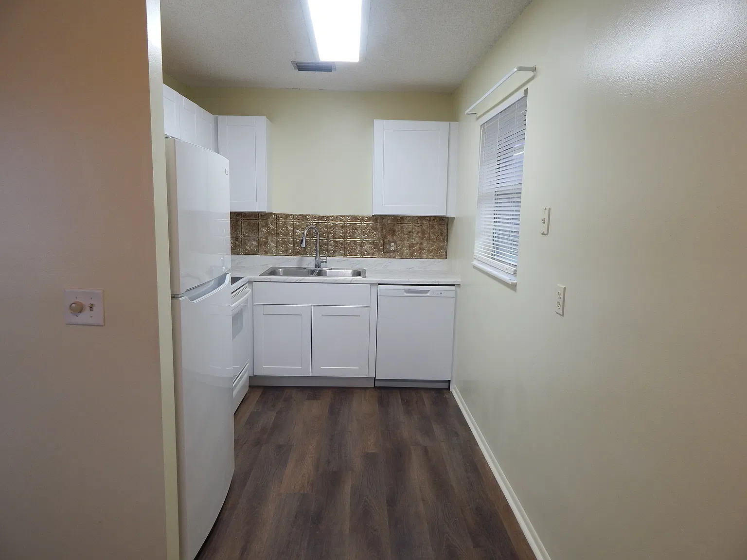 1 bed, 1.5 bath, 800 sqft, $1,400 — Photo 3