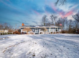3077 Fair Oaks Dr, Barberton, OH 44203
