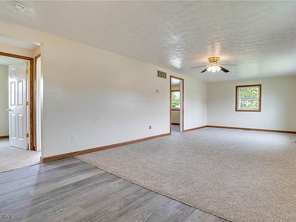 3rd image of 1015 Moore Ave