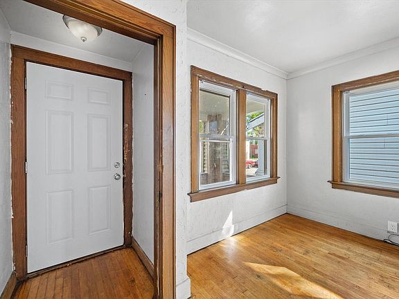3rd image of 3215 W Auer AVENUE