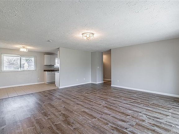 5th image of 6130 Falkland Dr