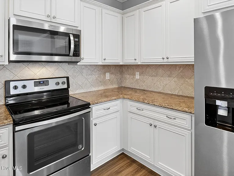 1661 Cambria Dr #B — Photo 12