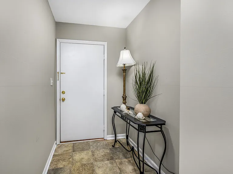 816 9th Ave S #202 — Photo 5