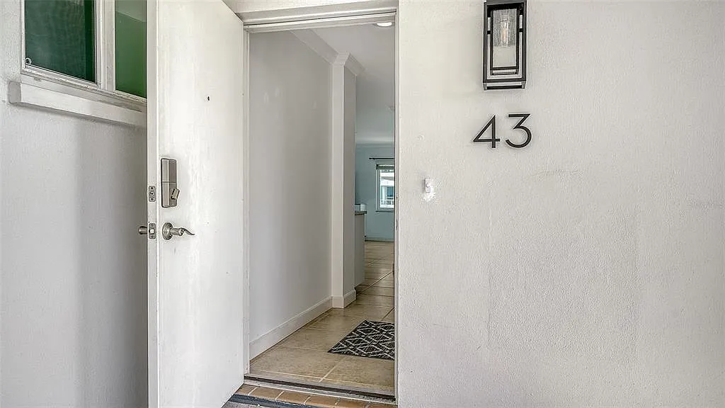 2 bed, 2.0 bath, 1367 sqft, $3,800 — Photo 3