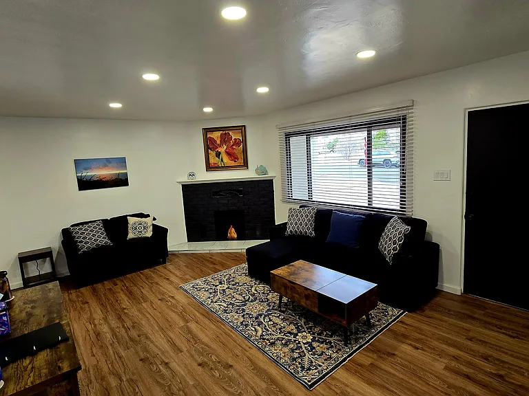 1412 Quincy St NE — Photo 4