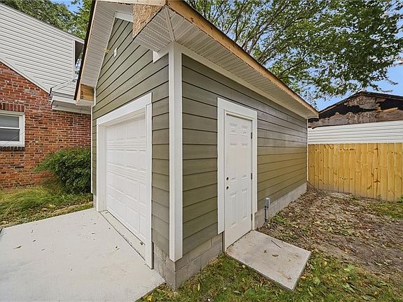 5th image of 1046 Mapole Ave
