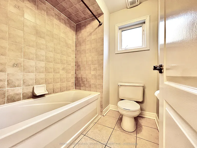 3306 Fox Run Cir — Photo 34
