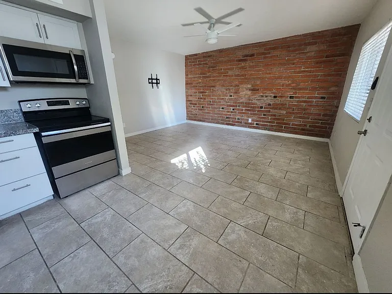501 E Glenn St. — Photo 11