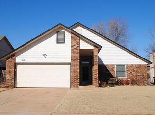 2117 NE 9th St, Moore, OK 73160
