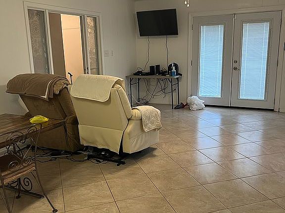 2nd image of 2100 Orchid St