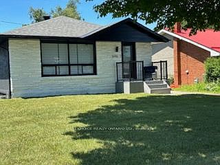1st image of 696 Holt Cres #2