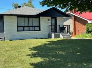 696 Holt Cres #2, Ottawa, ON K1G2Y7