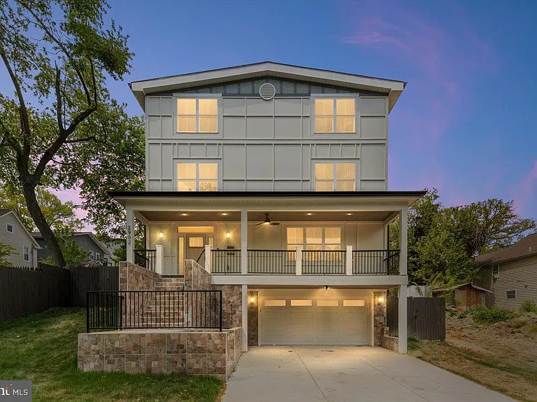 2902 Vista St NE — Photo 8