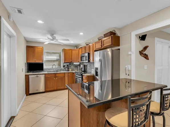 2641 NW 4th Avenue, Pompano Beach, FL 33064