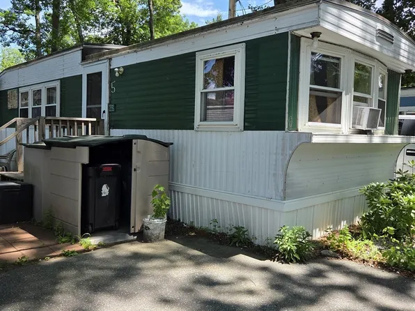 270 Littleton Rd Trlr 5, Chelmsford, MA 01824