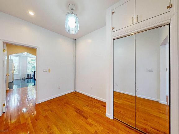 2nd image of 984 Metropolitan Ave APT 2R
