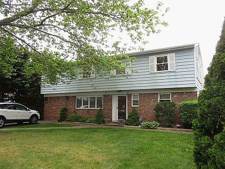 3rd image of 33 Fleetwood Ave