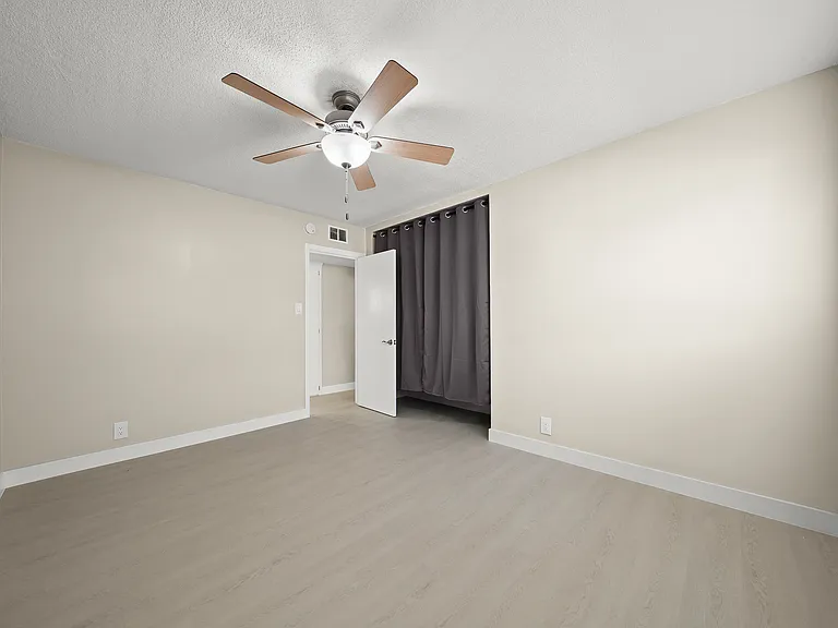 12236 Manor Dr. — Photo 73