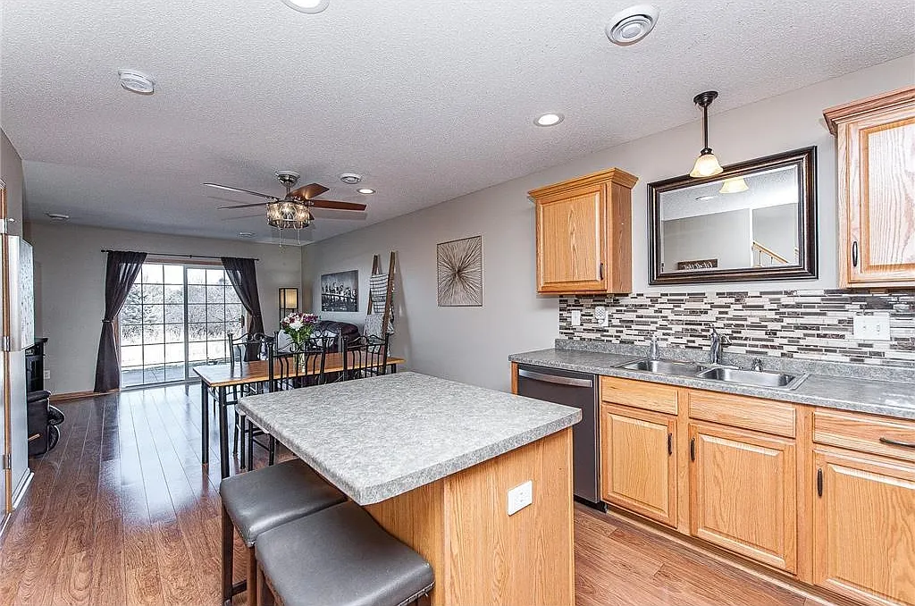2 bed, 1.5 bath, 1080 sqft, $1,950 — Photo 4